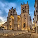 Le Triompha Montpellier Proche Arc De Triomphe