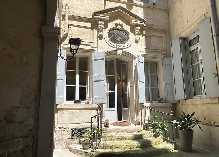 Courbet\'S Bachelor Pad