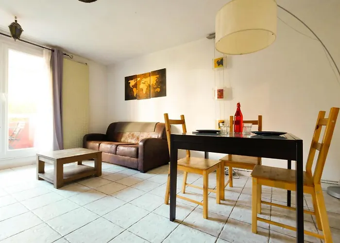 Le Camarguais - Terrasse Et Parking