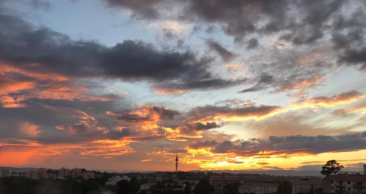 Appartement 3 Chambres, 200m Du Tram, Places De Parking, Coucher De Soleil *