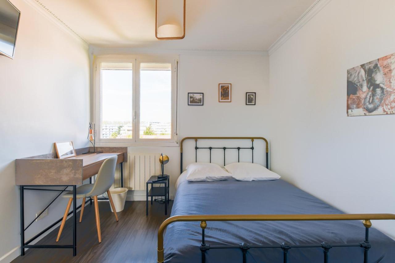 3 Chambres, Climatisation, Parking, Proche Centre Et Apartment *