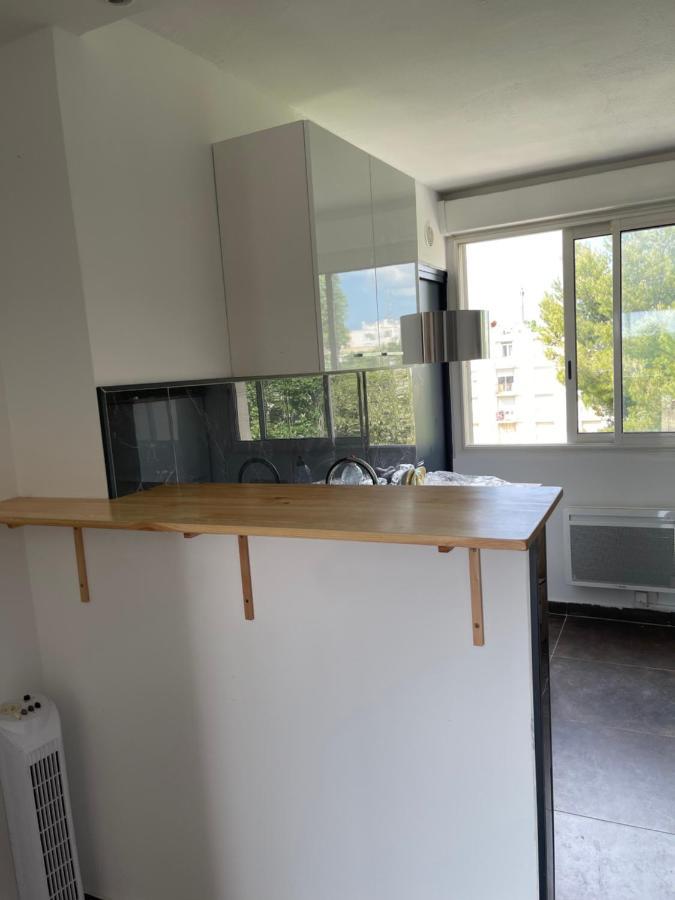 Magnifique T3 Quartier Pres D'arenes Tram Au Pied De L'immeuble Apartment