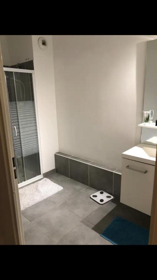 Apartment F2 50 M2 Avec Place De Parking En Ss Privative Et Clim Chambre *