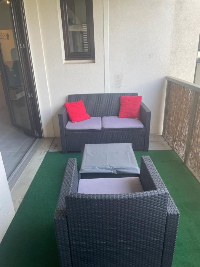 F2 50 M2 Avec Place De Parking En Ss Privative Et Clim Chambre *