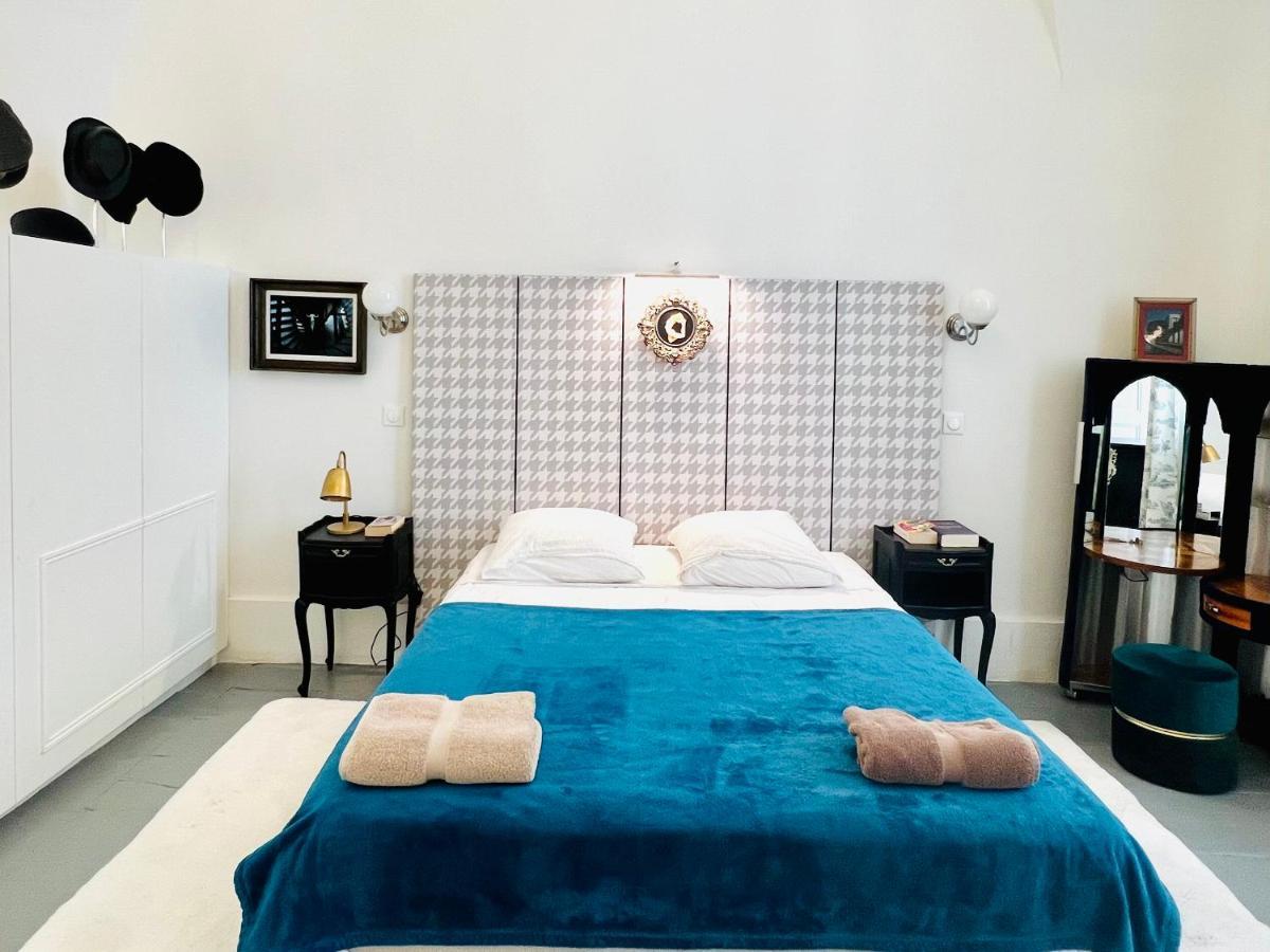 Courbet's Bachelor Pad Apartment *