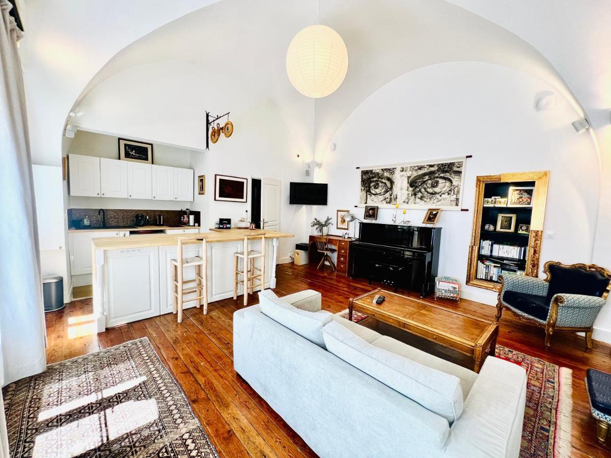Courbet's Bachelor Pad Apartment