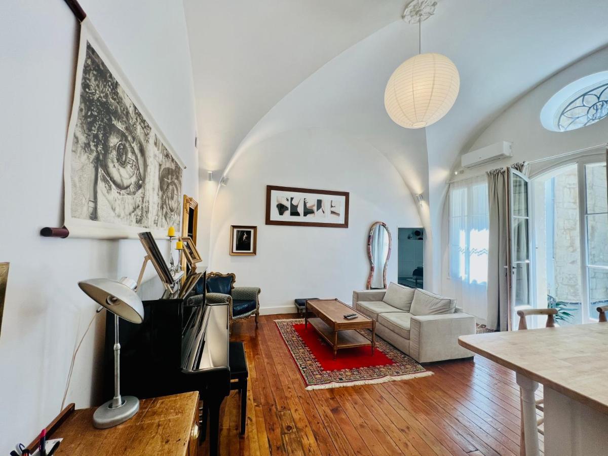 Courbet's Bachelor Pad Apartment *