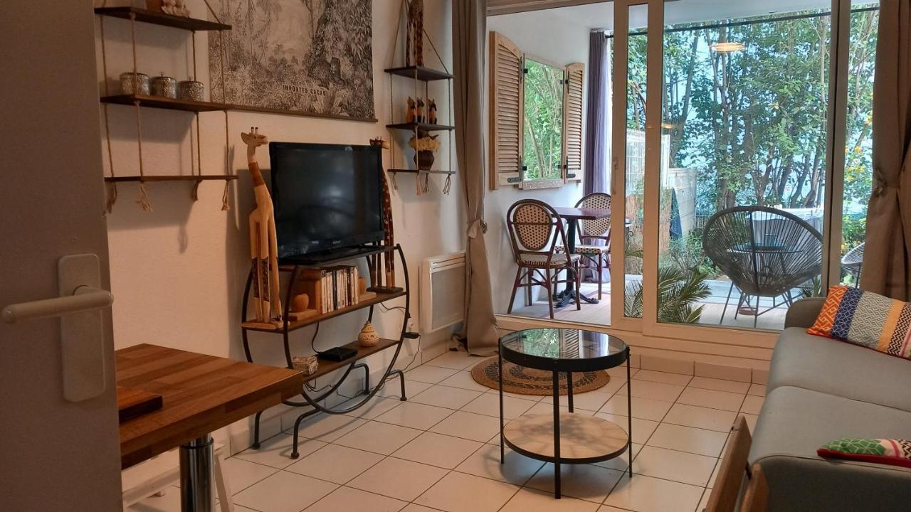 Studio La Boheme Wifi ,fibre, Garage Prive, Jardinet. Rdc. Tram L1 A 400 M *