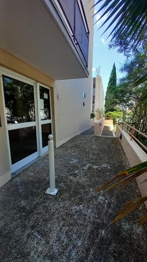 Studio La Boheme Wifi ,fibre, Garage Prive, Jardinet. Rdc. Tram L1 A 400 M *
