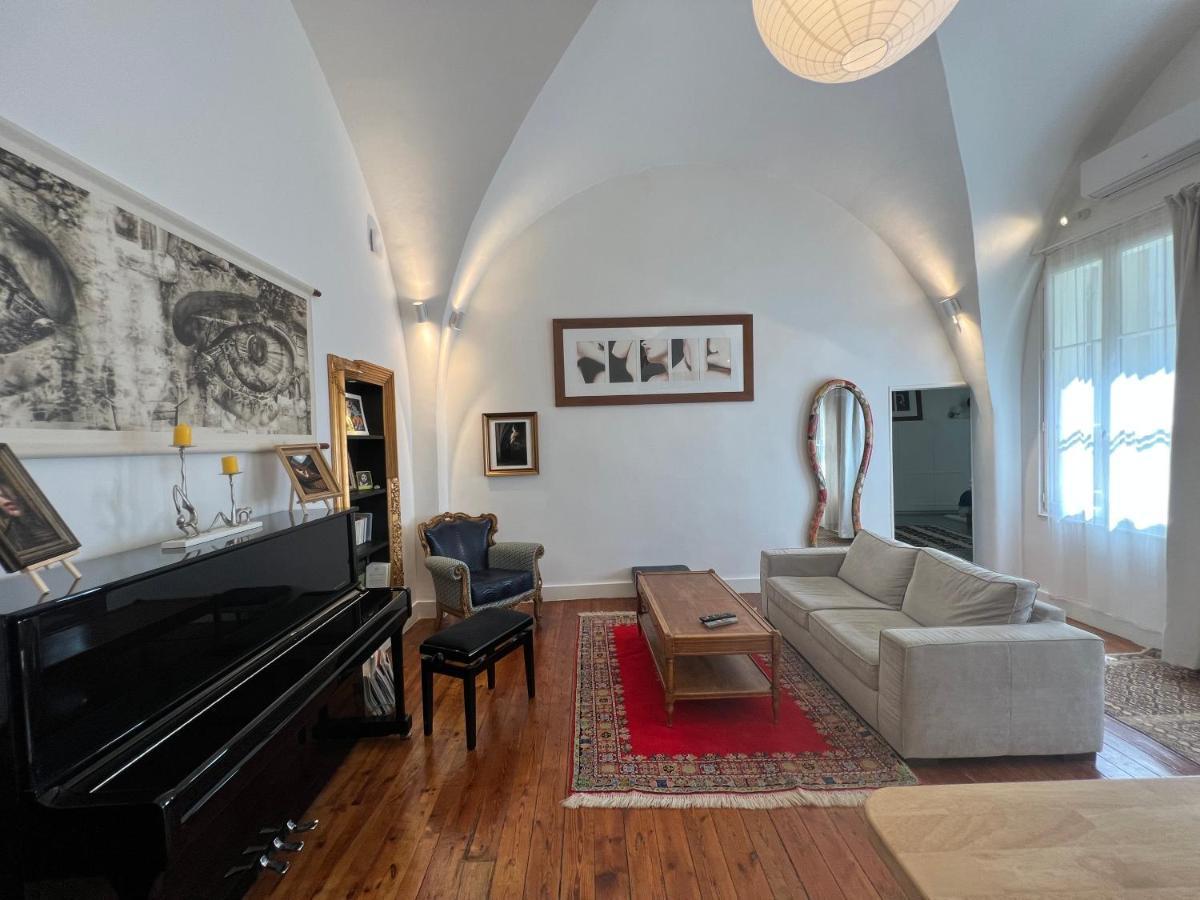 Courbet's Bachelor Pad Apartment
