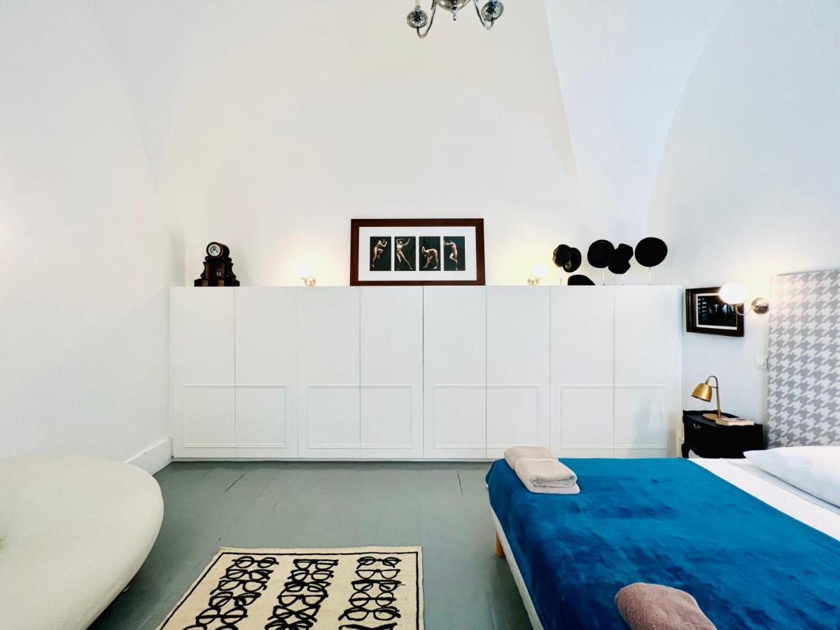Courbet's Bachelor Pad