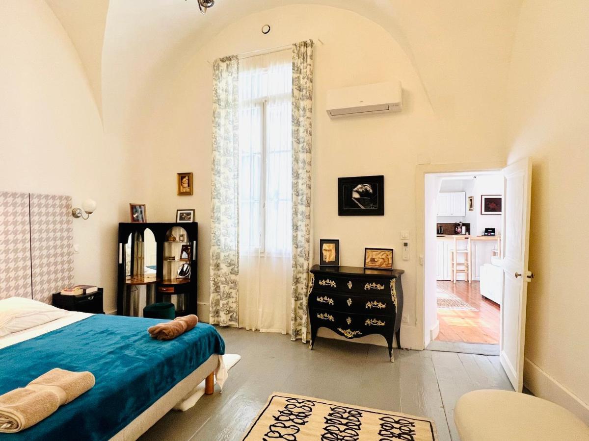 Courbet's Bachelor Pad *