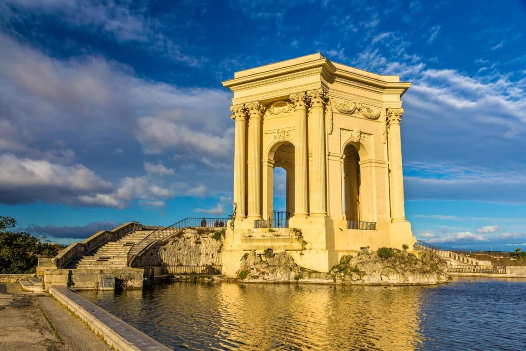 Le Triompha Proche Arc De Triomphe * Montpellier