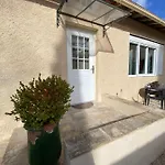 Studio Climatise Dans Un Ancien Domaine Viticole