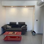 Appartement En Residence Climatise Avec Parking