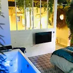 Me&Mrs Jones Suite Jacuzzi Hypercentre