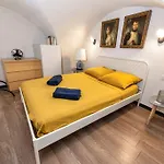 L\'Ecusson - Duplex With Exterior!
