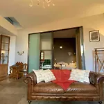 The Elegant- 2 Bedrooms And Central!