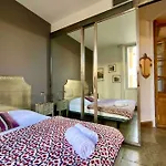 The Elegant- 2 Bedrooms And Central!