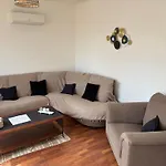 Unique Appartement Zen Et Detente Dans Villa Avec Piscine Tres Bien Place