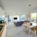 Pavlova : Calme, Vue, Elegant, Spacieux, Sur Et Central