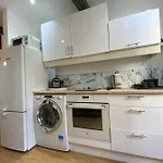 The Cozy! Air-Conditioned City Centre With One Bedroom