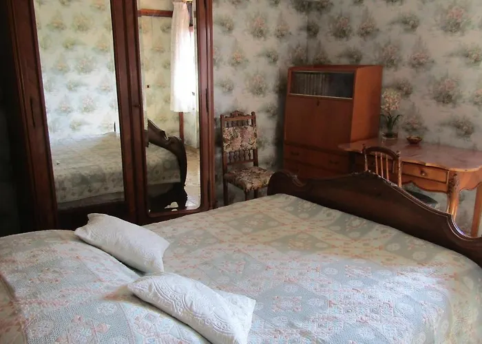 Chambre Salle De Bains Privee Jardin Arbore