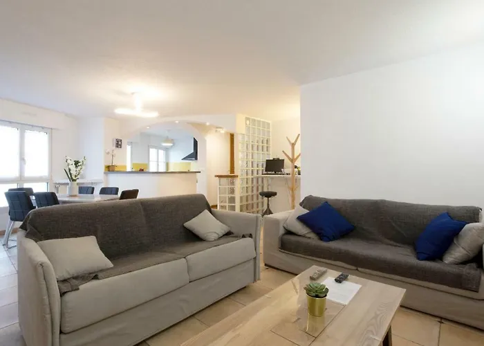 Appartement privé 80m carré, 2 chambres, 1 place de parking