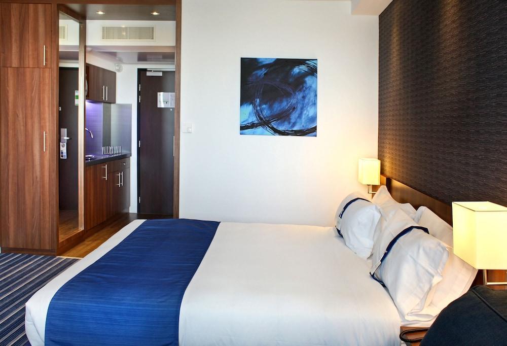 Hotel Holiday Express - Odysseum By Ihg 3*