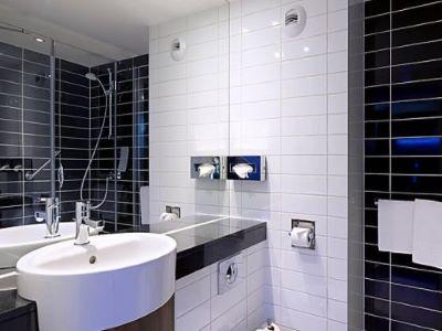 Hotel Holiday Express - Odysseum By Ihg 3*