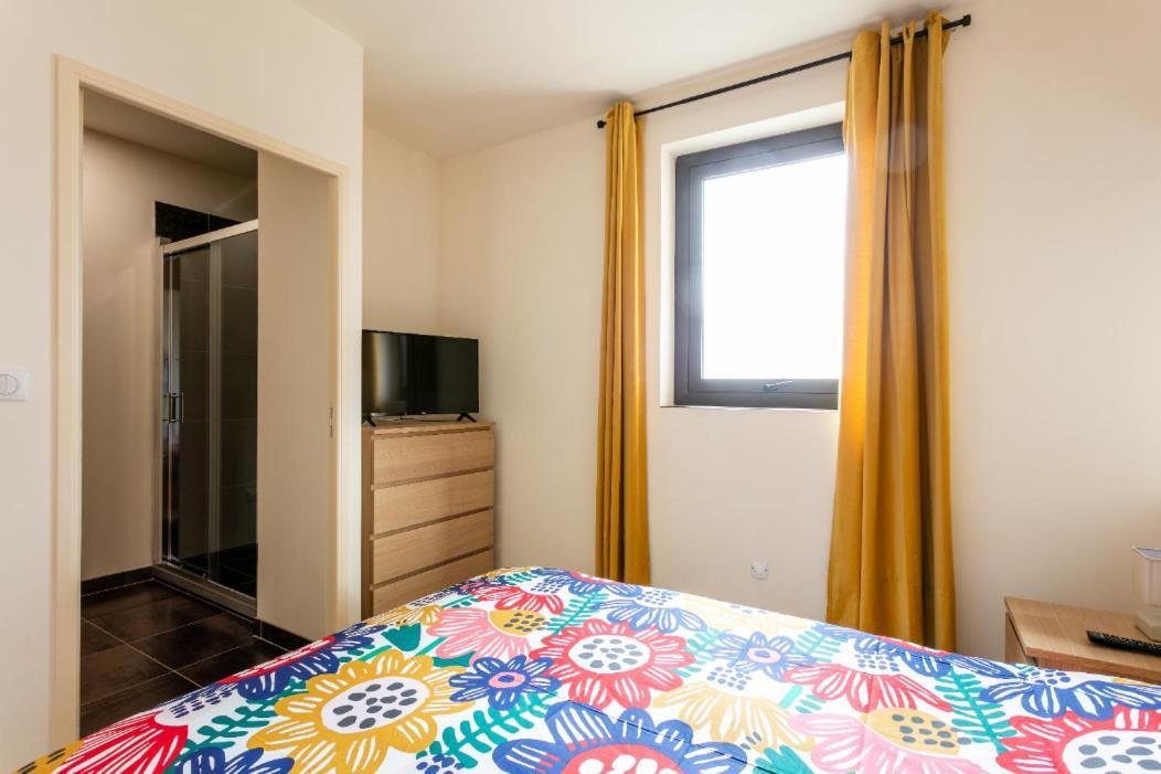 Apartment T2 Quiet, City Center, Private Parking