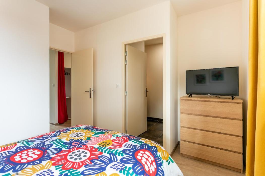 Apartment T2 Quiet, City Center, Private Parking *