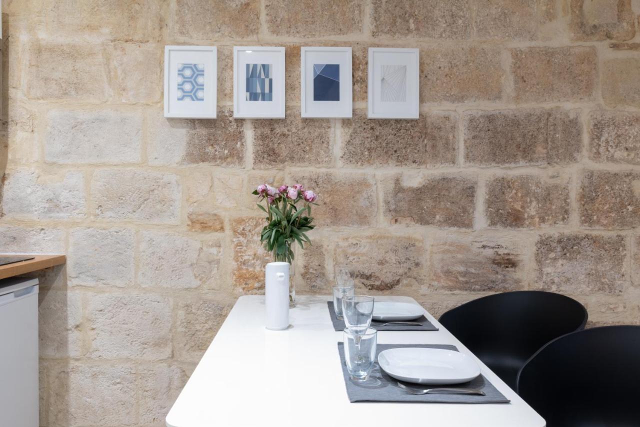 Design & Cosy - Centre Historique Ecusson Apartment *