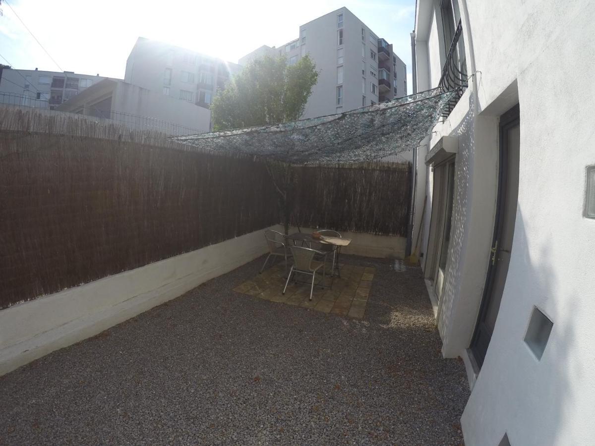 Grand Studio De 38m2 Et Cour Independante De 25m2 Dont Wifi Et Netflix Apartment *