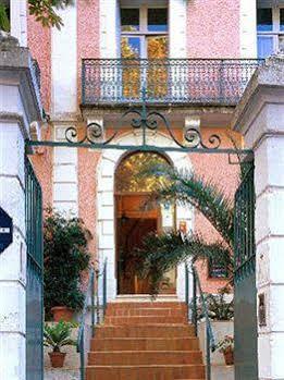 Des Arceaux Hotel