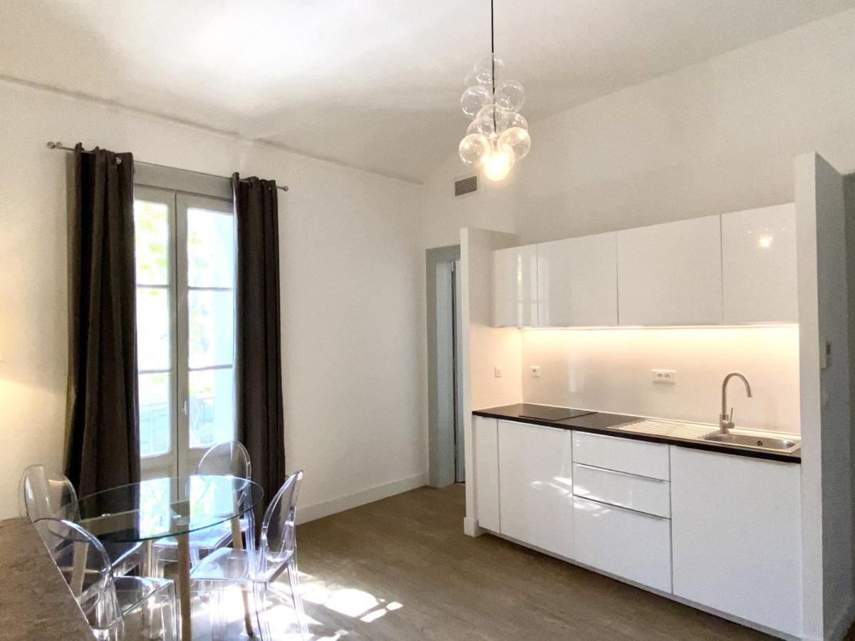 T2 Centre, Climatise Apartment