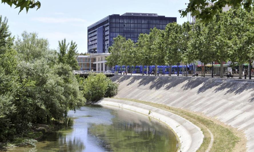 Superbe T3, Spacieux Et Lumineux, 4eme Etage Avec Ascenseur, Parking Et Terrasse *
