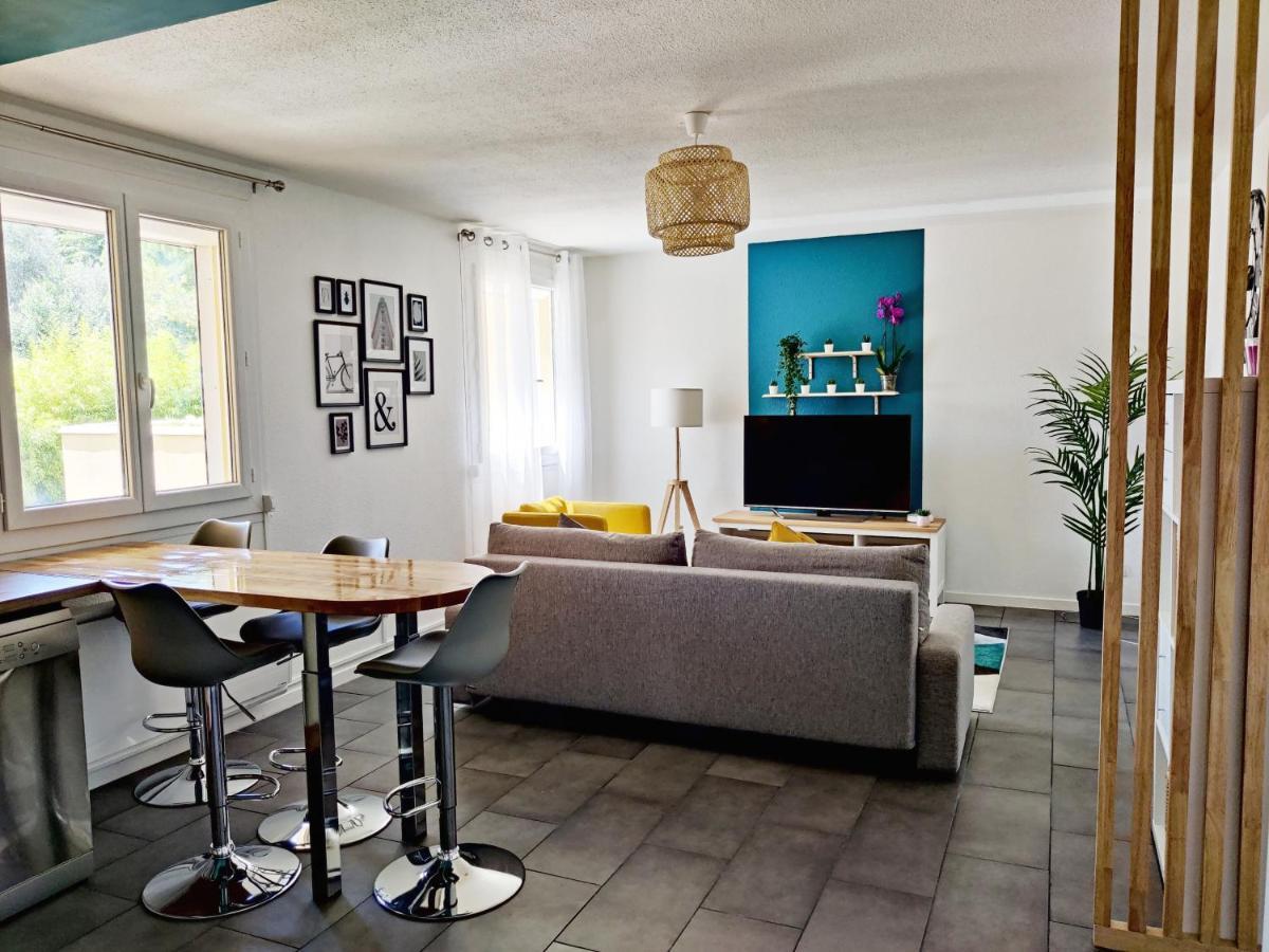 450 - T4 + 2 Terrasses + Parking Apartment *