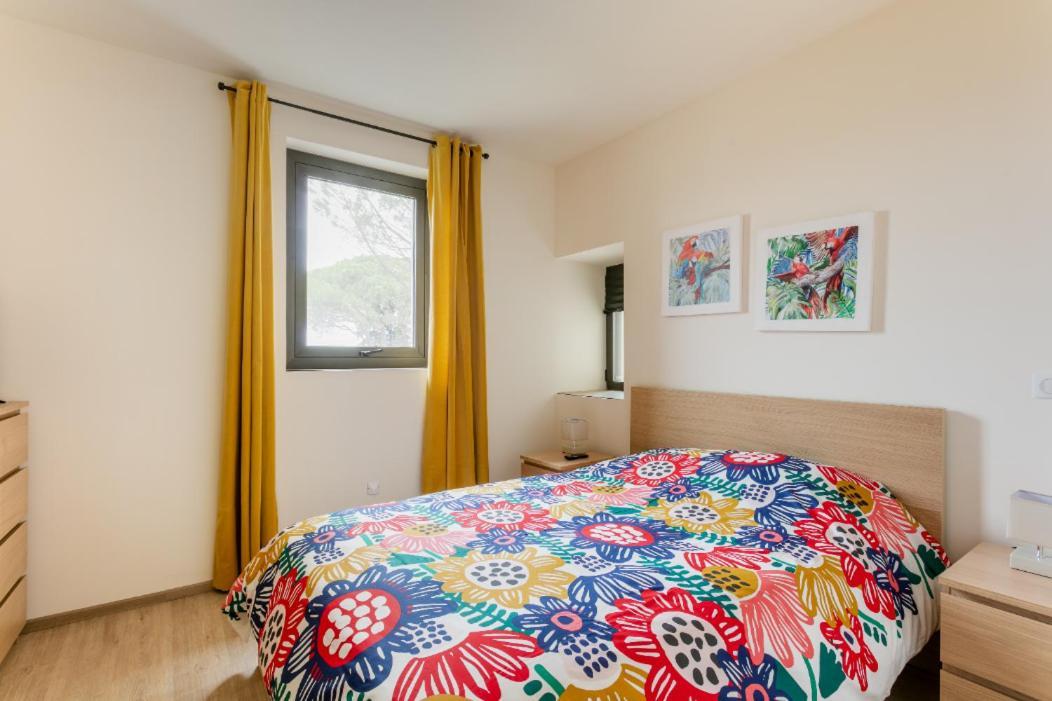 Apartment T2 Les Arceaux Quiet, City Center, Private Parking *