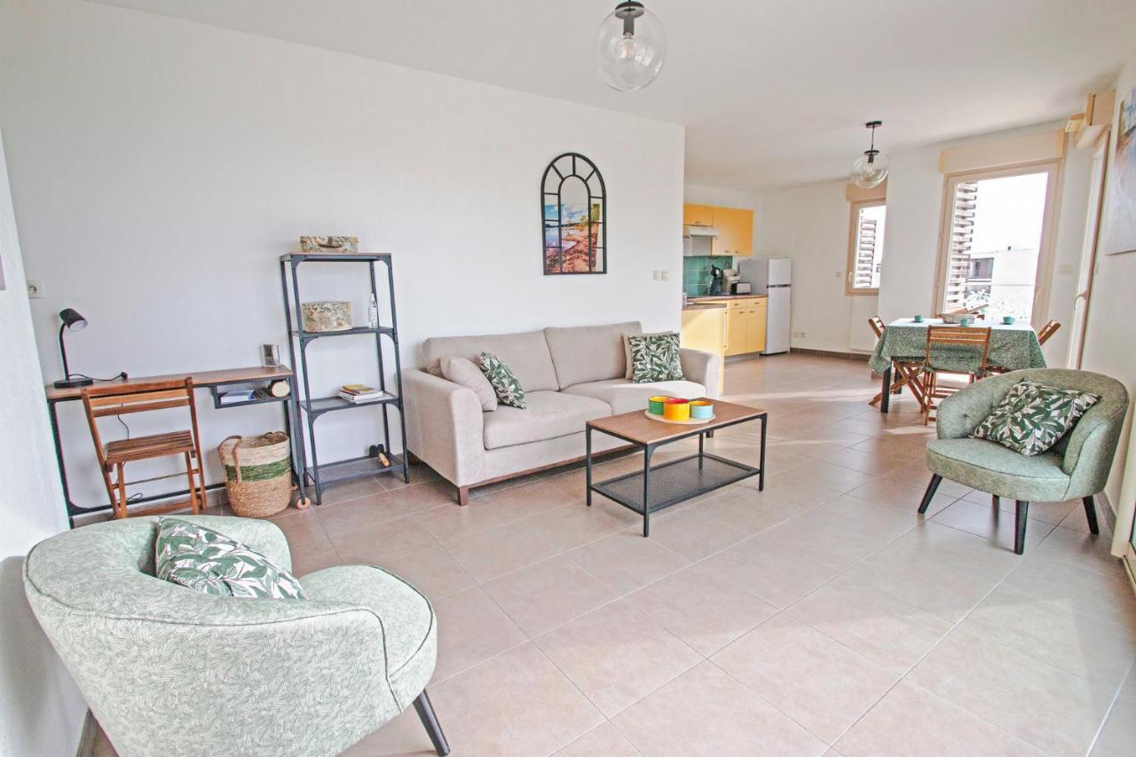 4 Personnes, Grande Terrasse, Parking Prive, Wifi