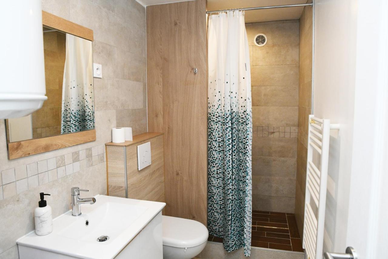 F2 Rigaud Apartment