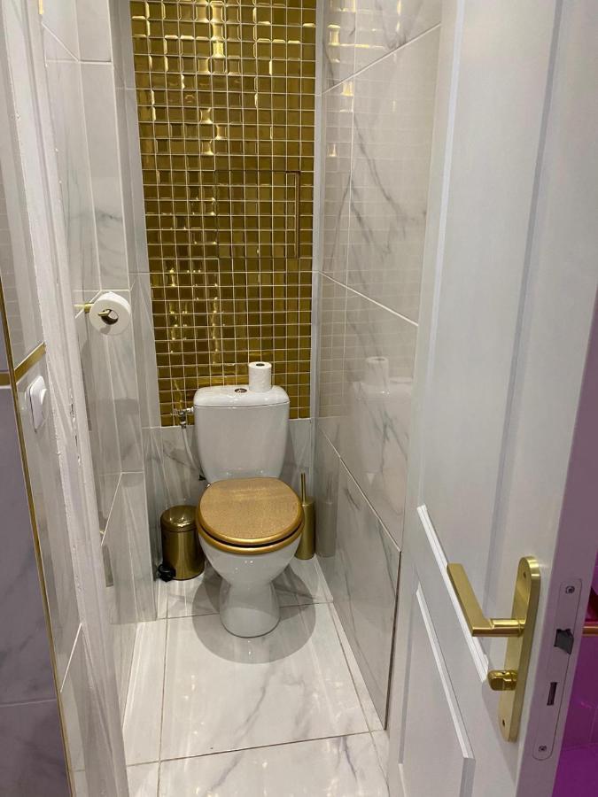 Romantique Avec Jaccuzy A La Gare De Appartement