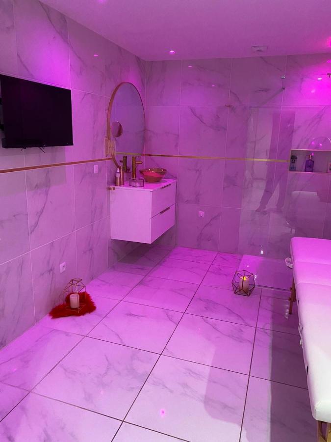 Appartement Romantique Avec Jaccuzy A La Gare De *
