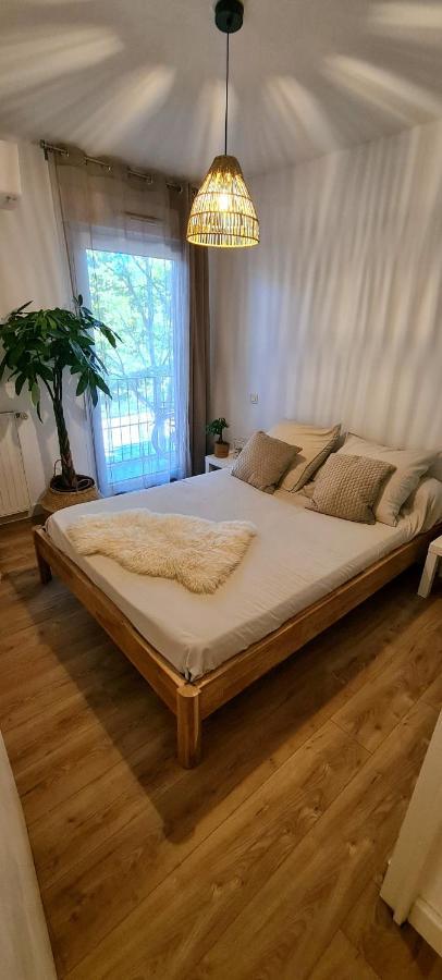 Appartement Avec Terrasse, Parking Et Proche Tramway