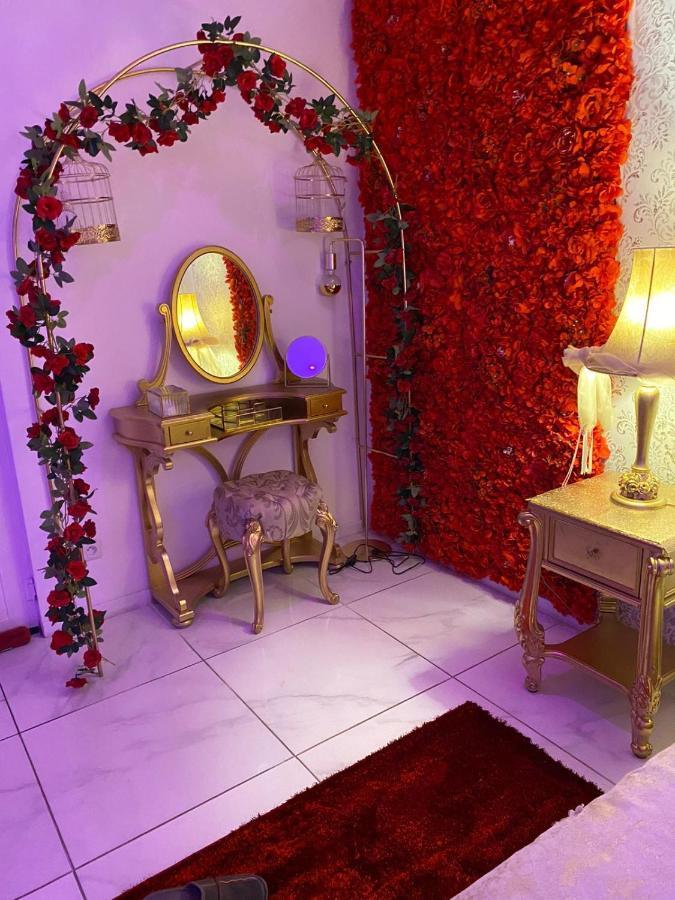 Romantique Avec Jaccuzy A La Gare De