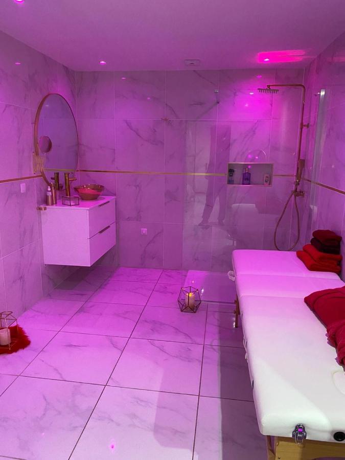 Romantique Avec Jaccuzy A La Gare De