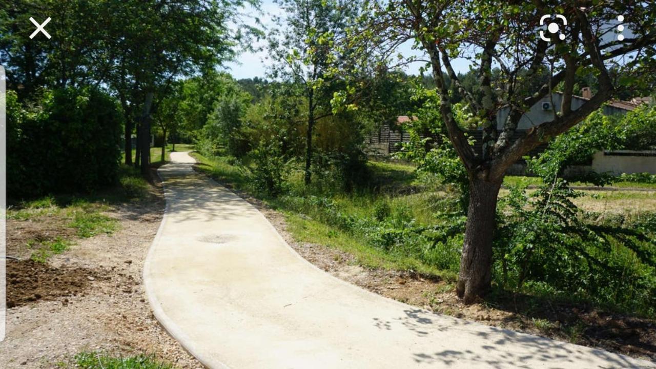 Vakantiehuis Maison De Plein Pied Divisee En 2 F3 Independant, Situe A Jacou, A 15km Des Plages, 5km De Centre, Attention Le Tarif Propose Est Pour Un Si Vous Souhaitez Louer Les 2 Reservez 2 Hebergements Montpellier