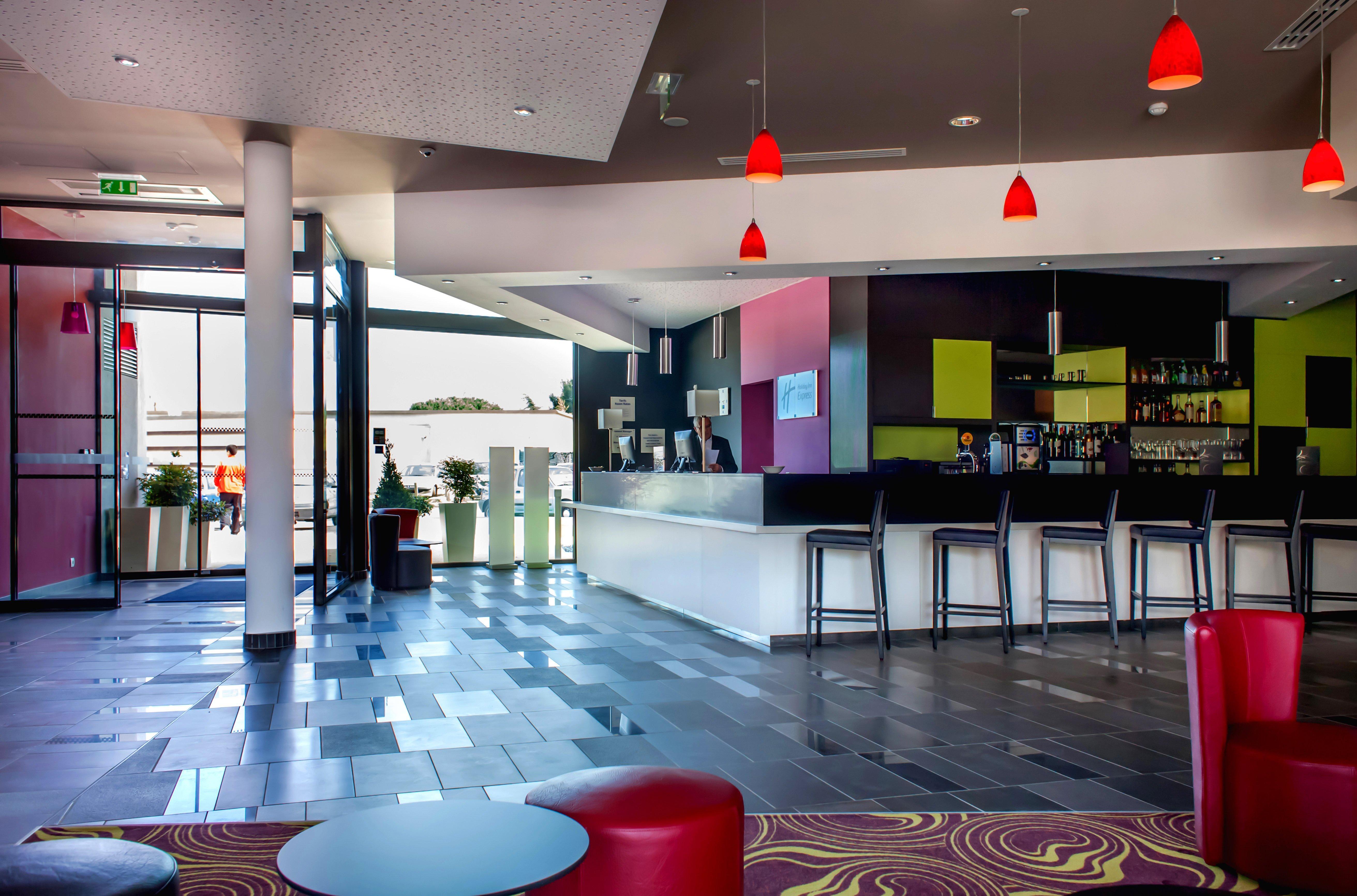 Hotel Holiday Express - Odysseum By Ihg