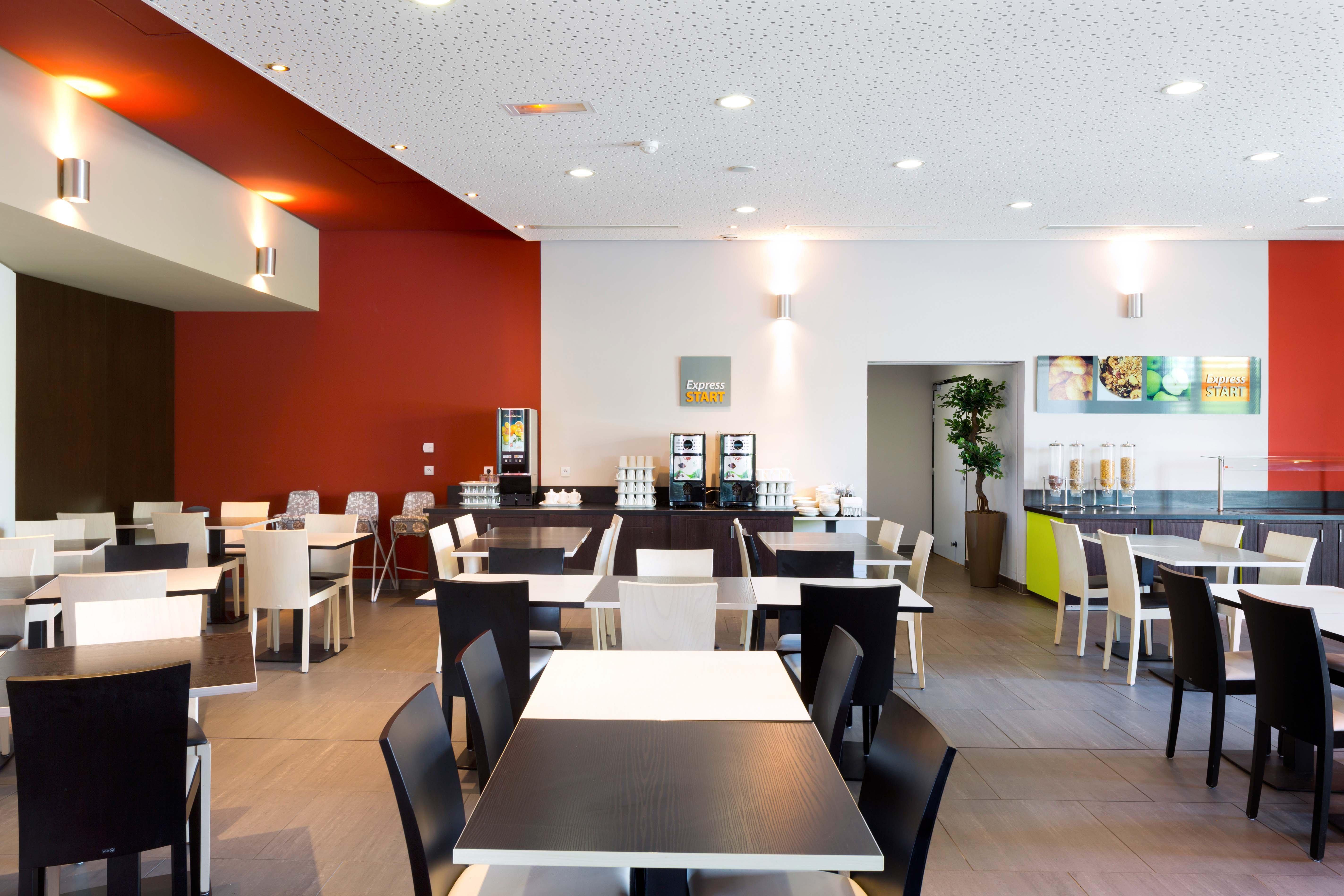 Hotel Holiday Express - Odysseum By Ihg