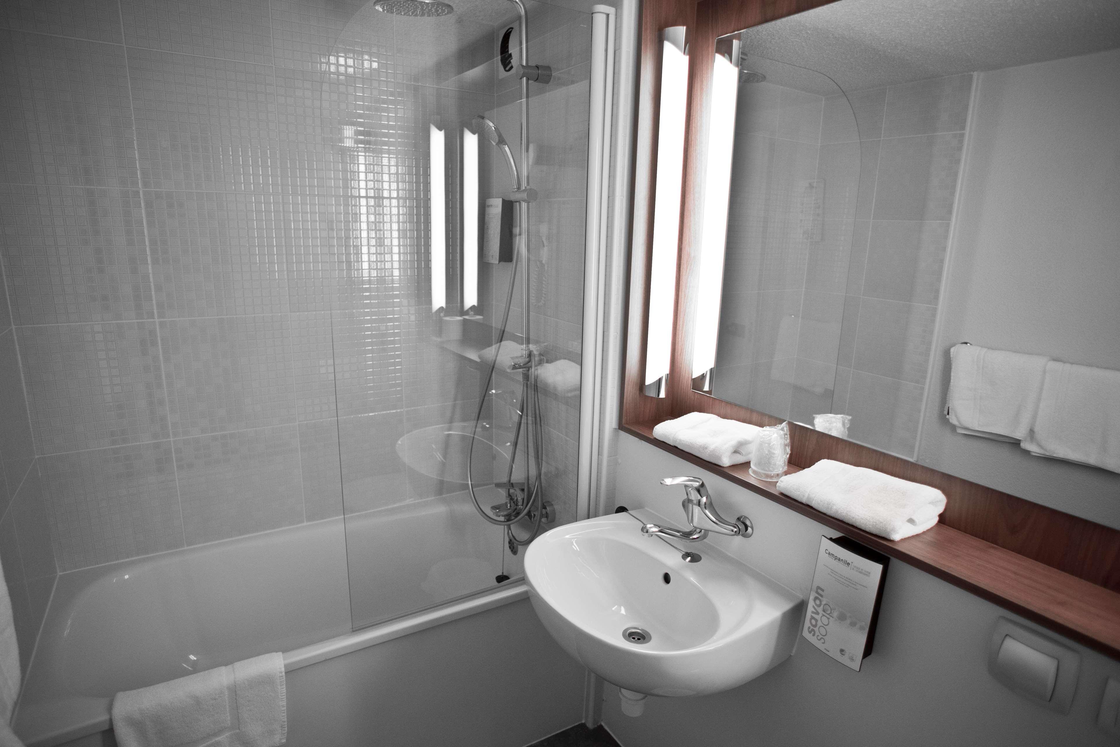 Hotel Campanile Est Le Millenaire 3*